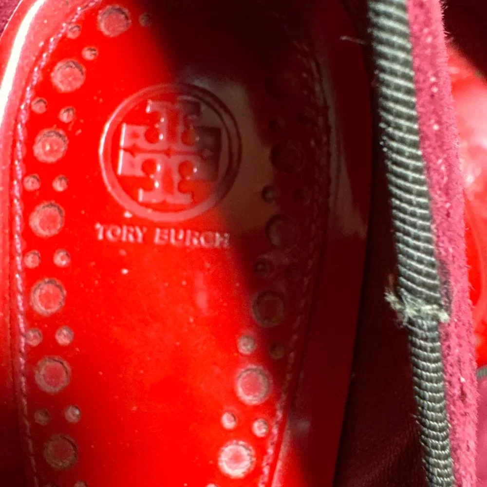 Tory Burch size 6.5 burgundy suede/ red tortoise patent with gold studs pump